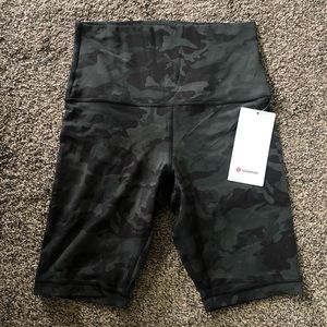 Lululemon Align shorts camo 10in sz 10, super hi